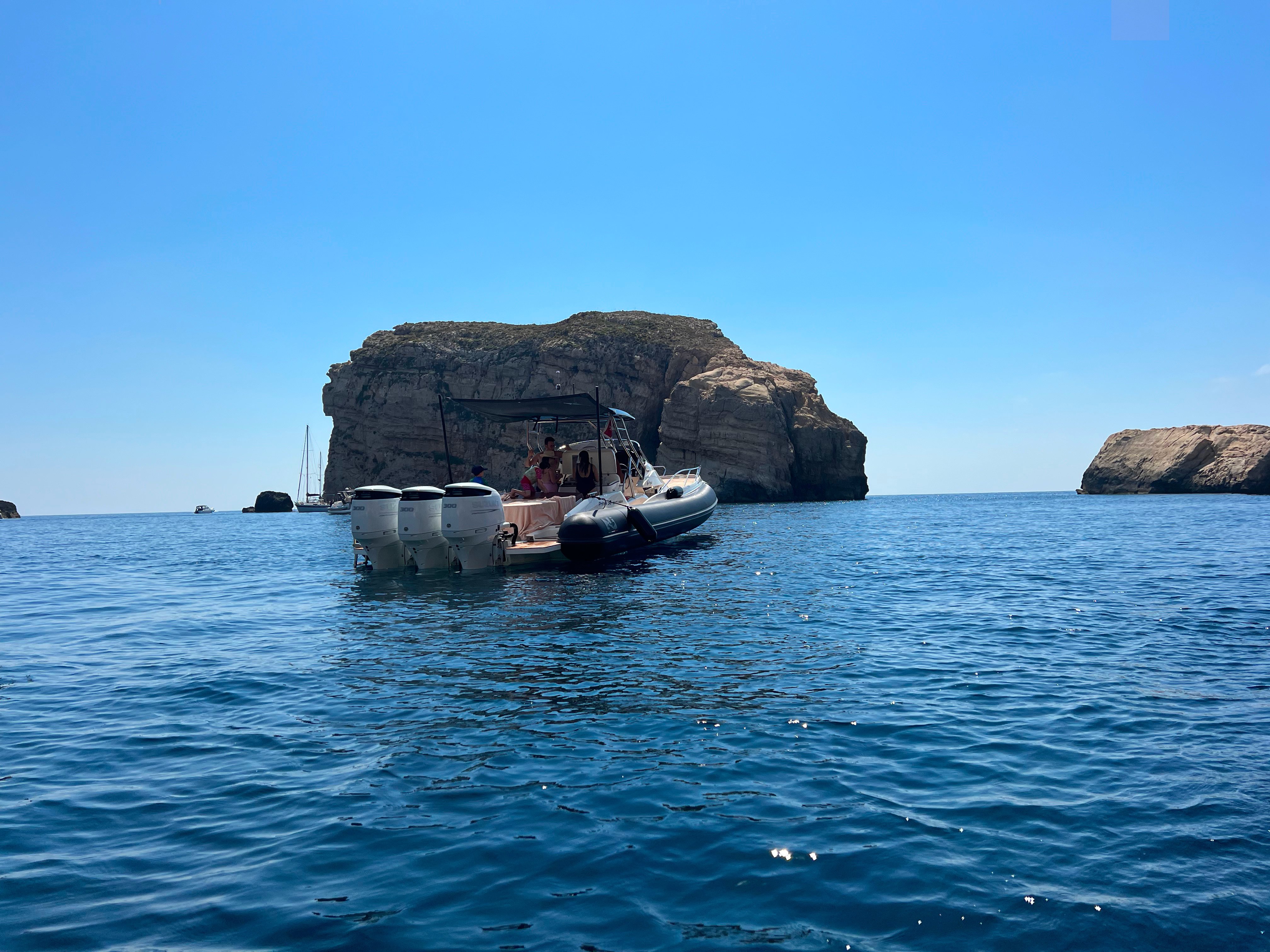 Ethan Jo - Motor Yacht in Floriana