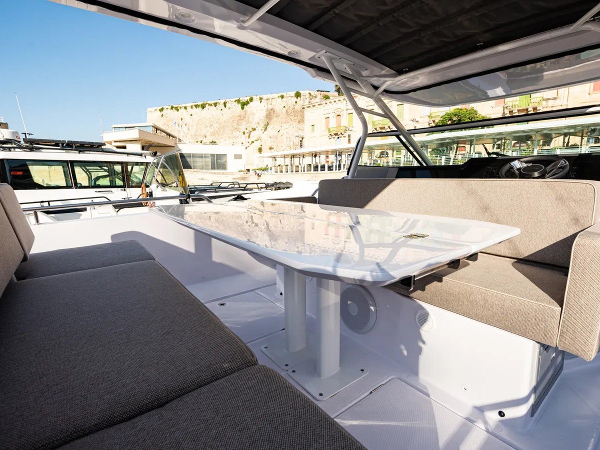 Nautiful - Motor Yacht in Floriana