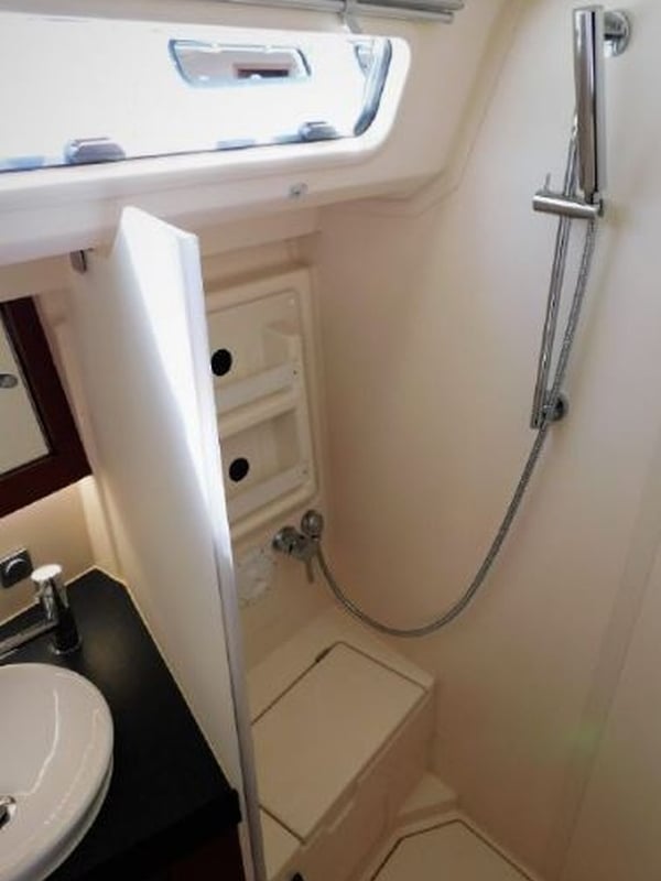 Mickey - Yelkenli içinde Primošten