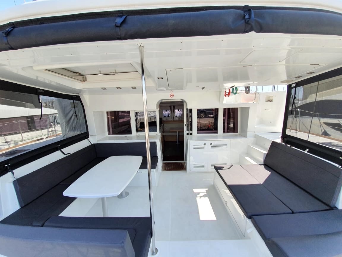 Dioni - Katamaran içinde Alimos