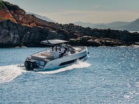 Apollo - Motor Yacht in Alimos