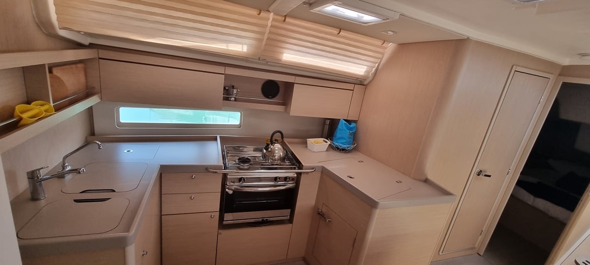 Aries - Sailboat in Salerno