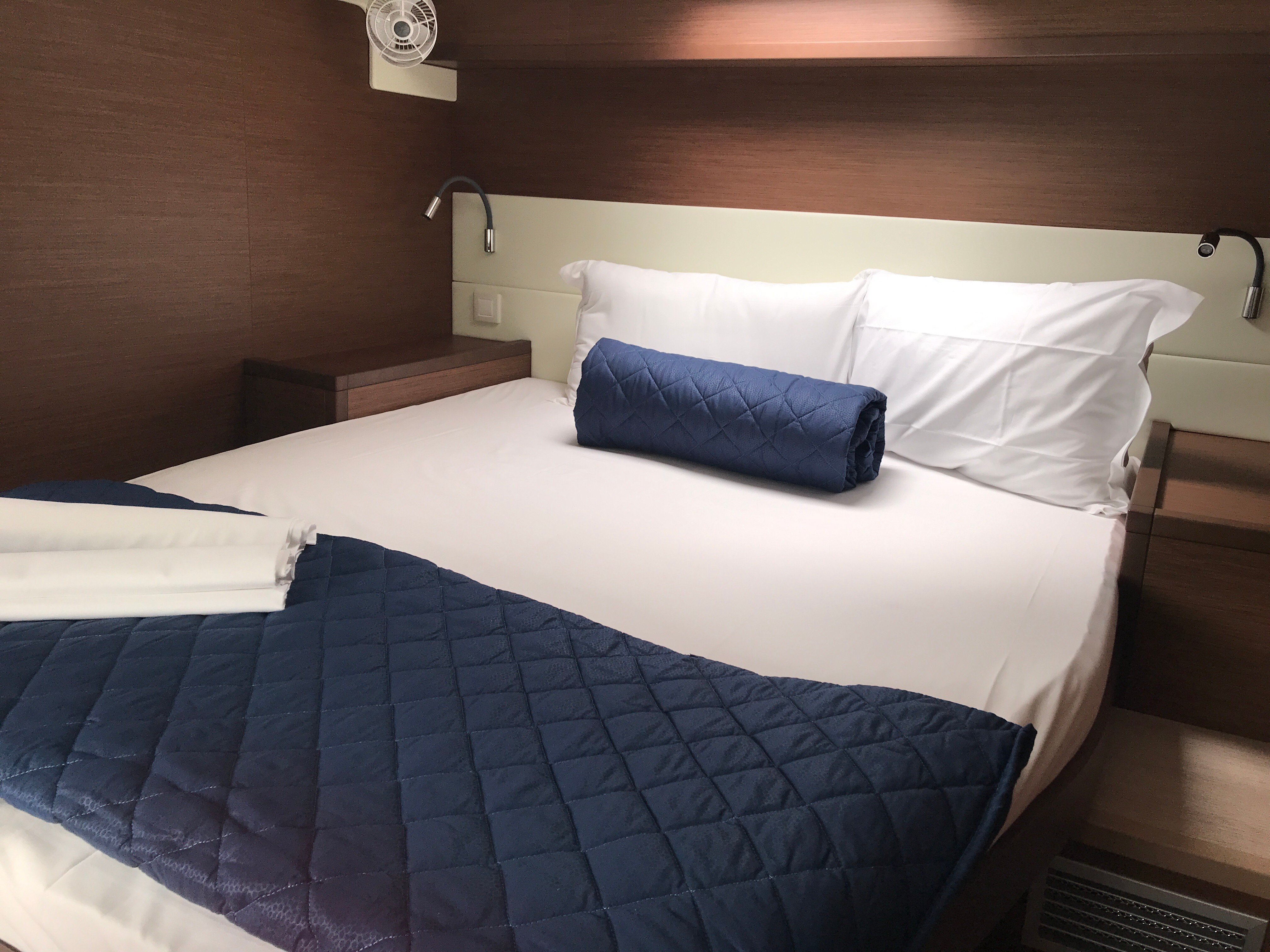 Dugongo II (TOR) - Catamaran in Wickhams Cay 2