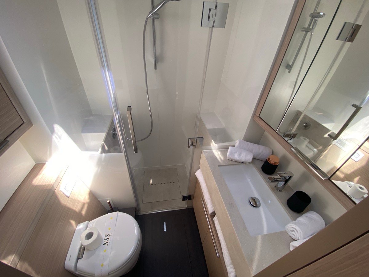 The Moon (ANU) - Catamaran in Saint Paul