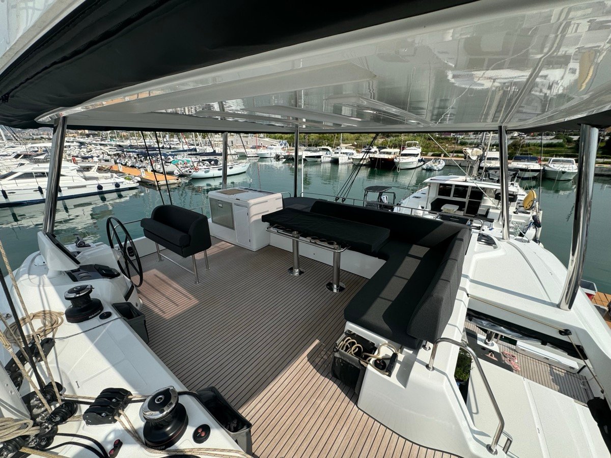 Jellyfish - Catamaran in Salerno