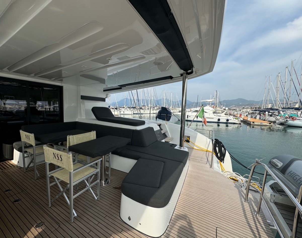 Jellyfish - Catamaran in Salerno