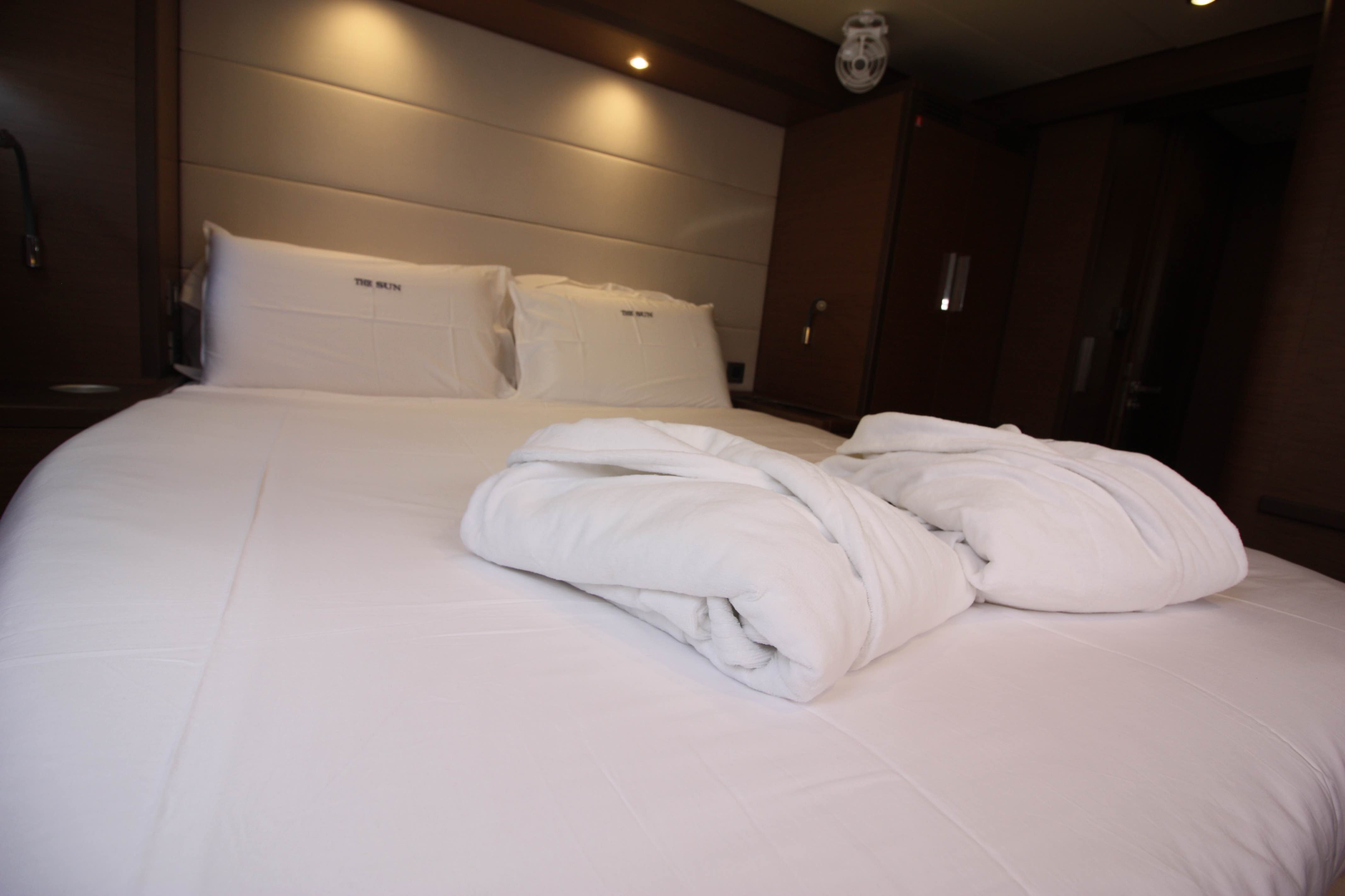 The Sun (TOR) - Catamaran in Wickhams Cay 2