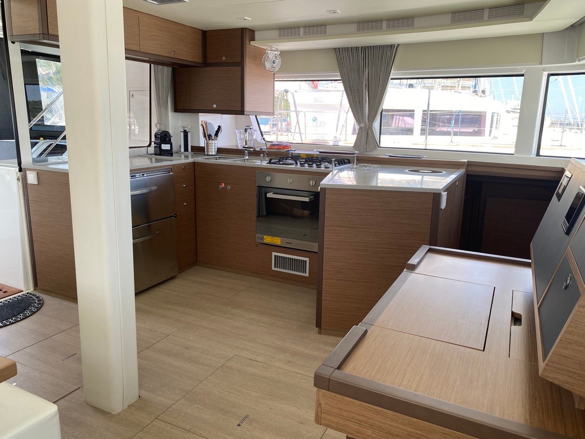 Naka - PREMIUM LINE - Catamaran in Tonnarella