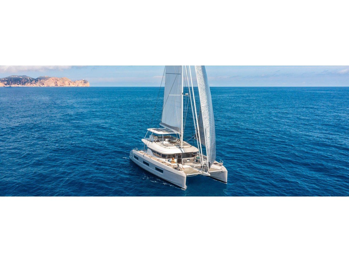 Montecristo - FIRST CLASS - Catamaran in Olbia