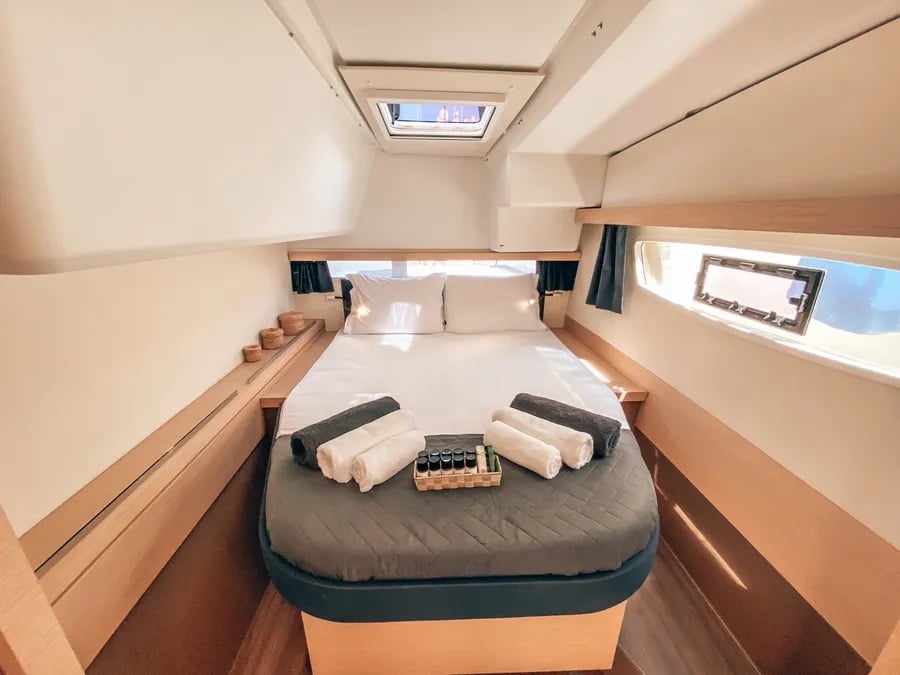 Go Earth 1 - Catamaran in Pula