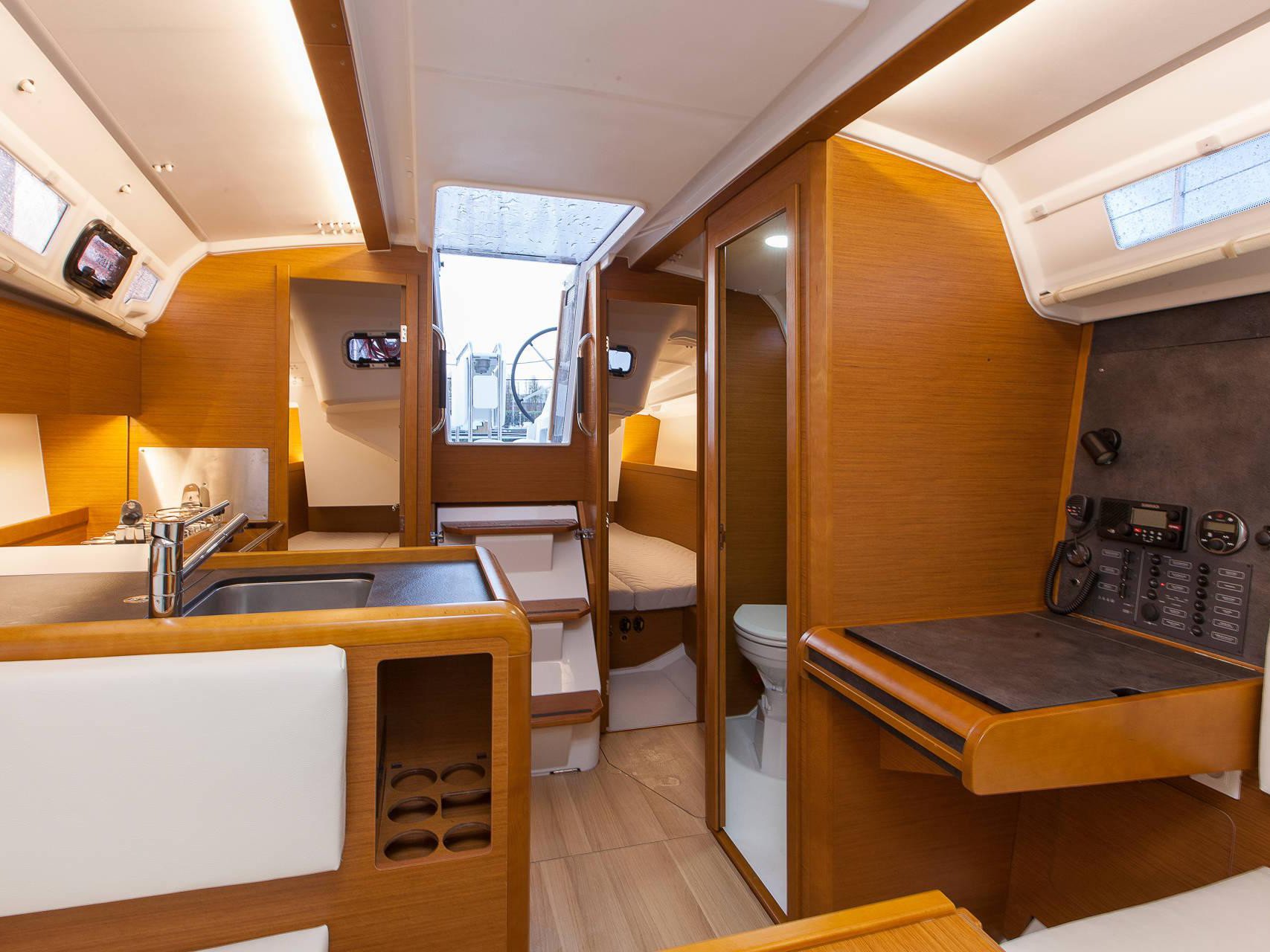 NOVARA - Sailboat in Pirovac