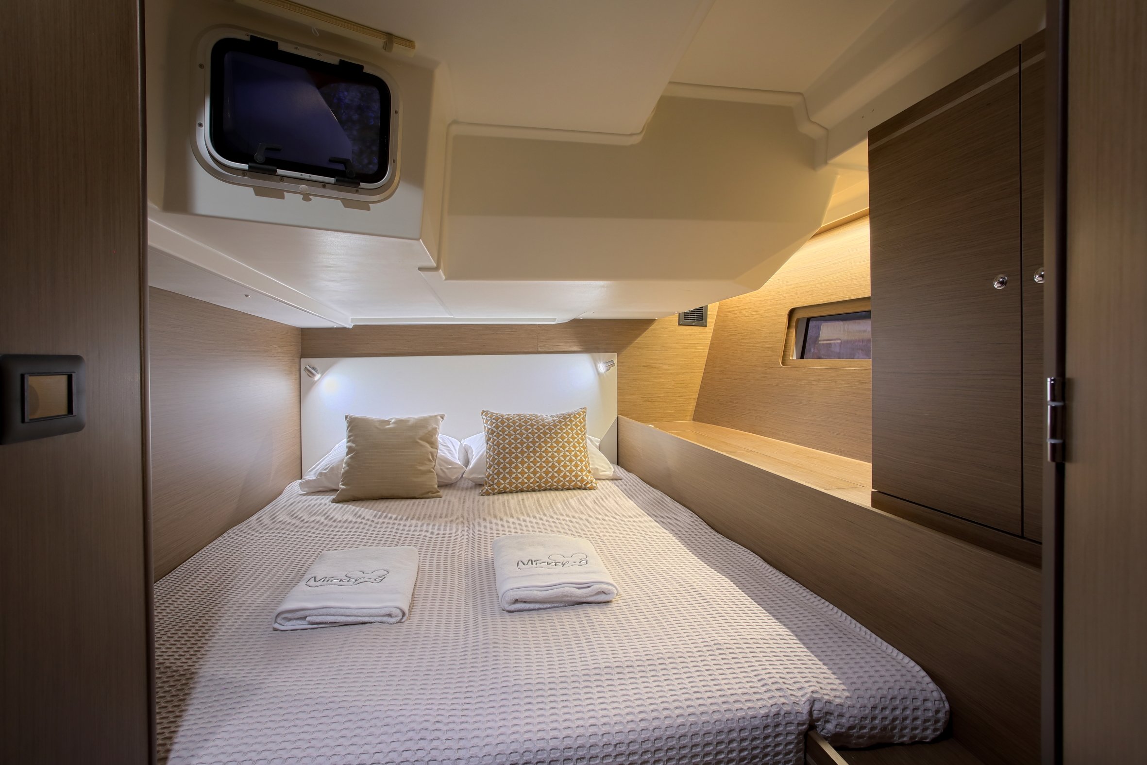 Premium + - Sailboat in Alimos