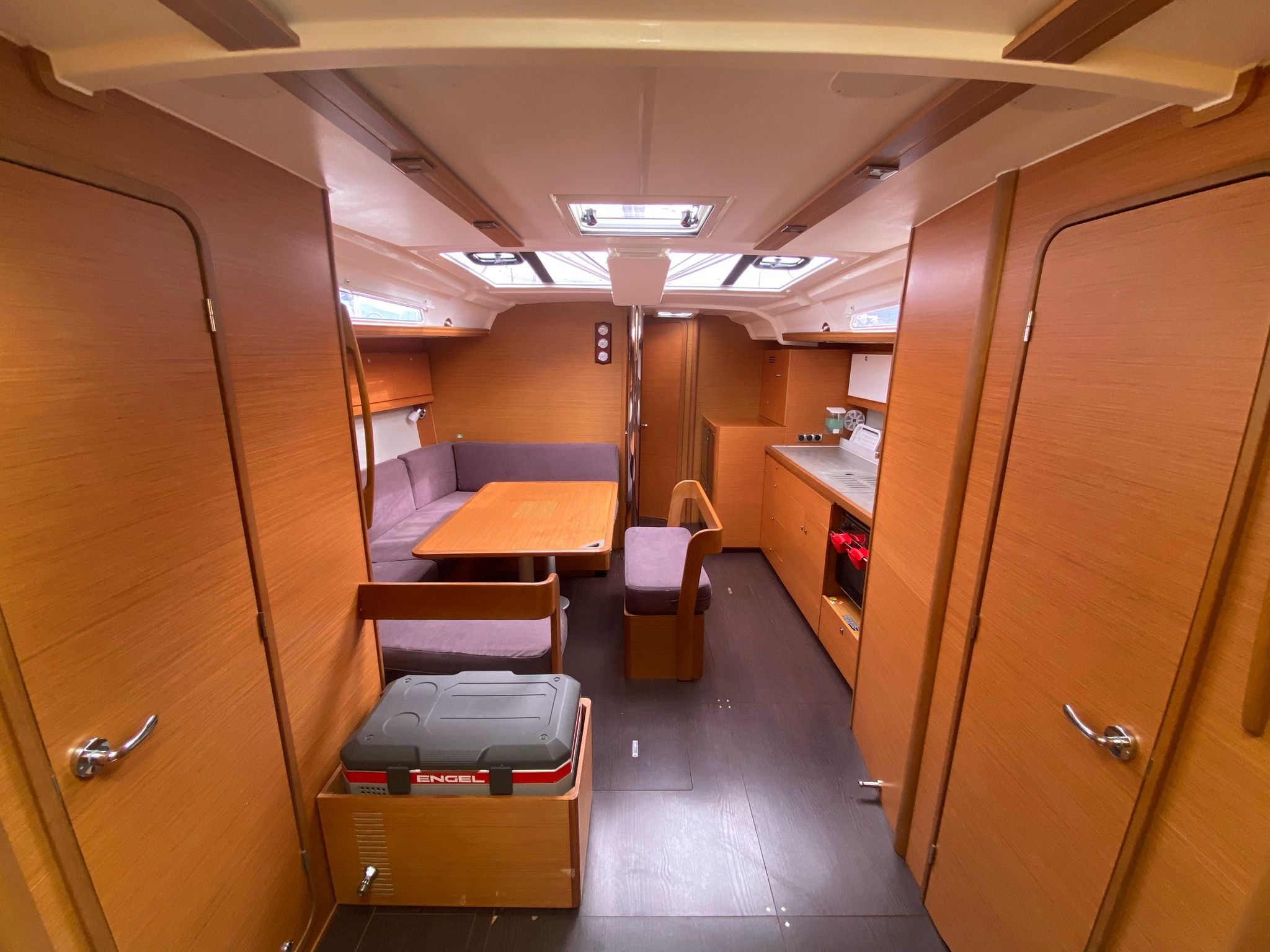 Kummsal - Yelkenli içinde Karagözler