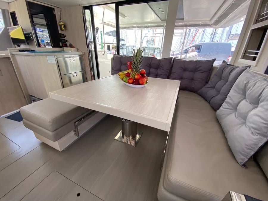 Marina - Katamaran içinde Alimos