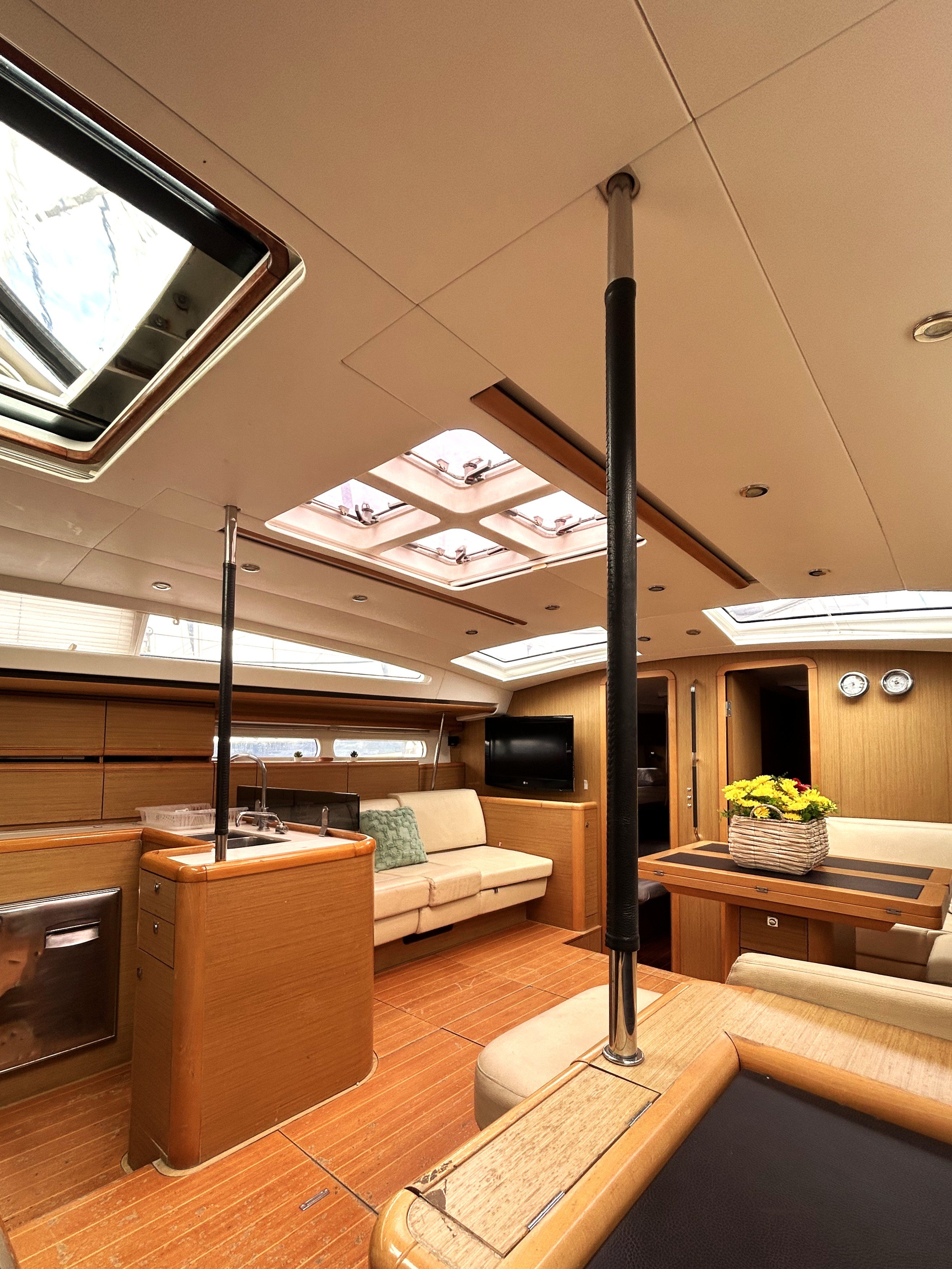 Messenger - Yelkenli içinde Alimos