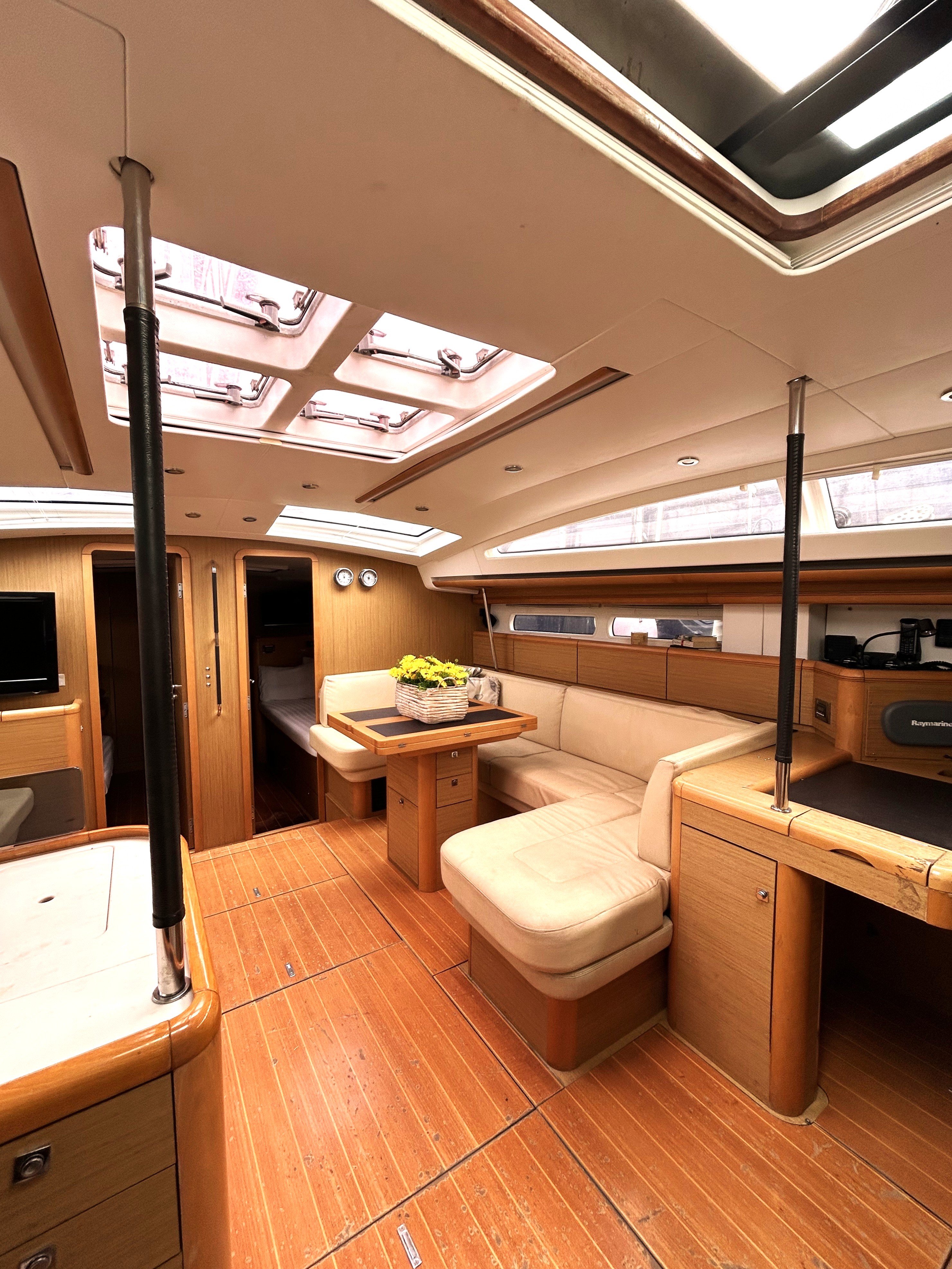 Messenger - Yelkenli içinde Alimos