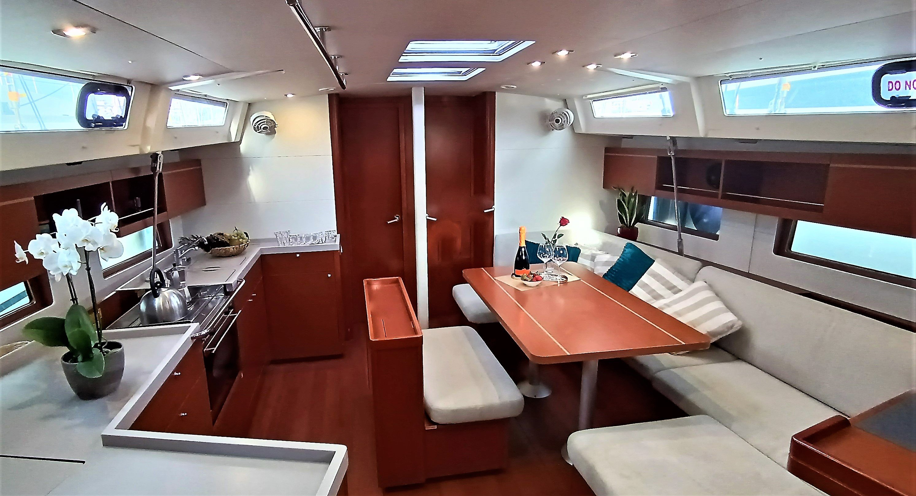 Blue Satellite - Sailboat in Alimos