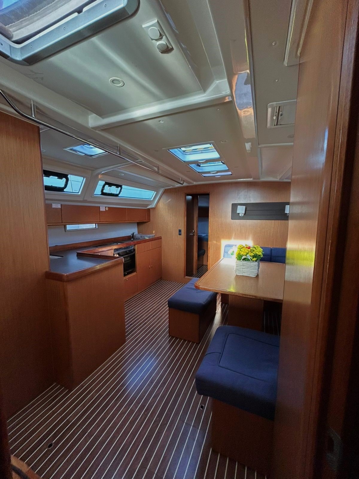 Leonidas II - Sailboat in Alimos