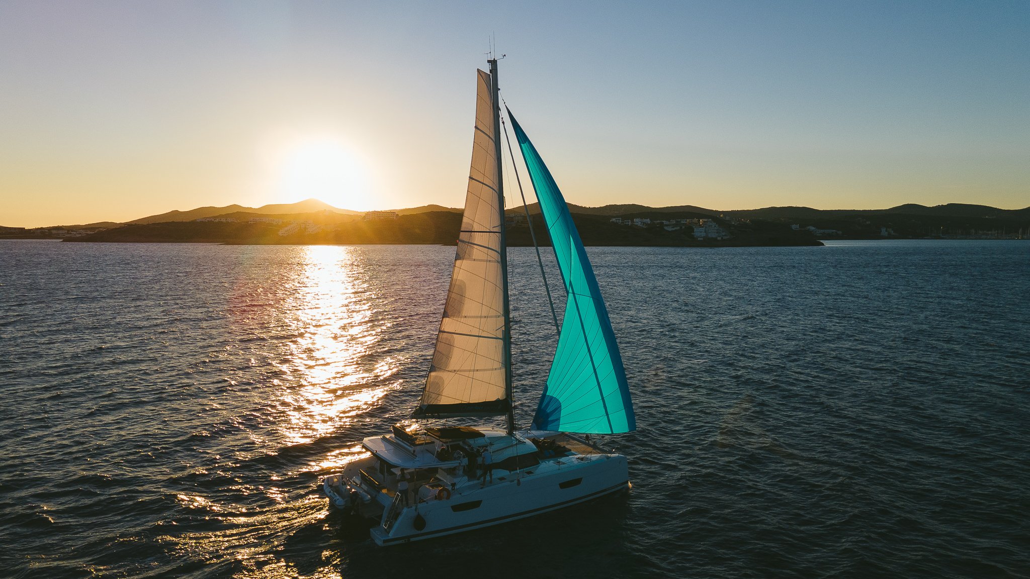 AquaSpirit - Katamaran içinde Lavrio