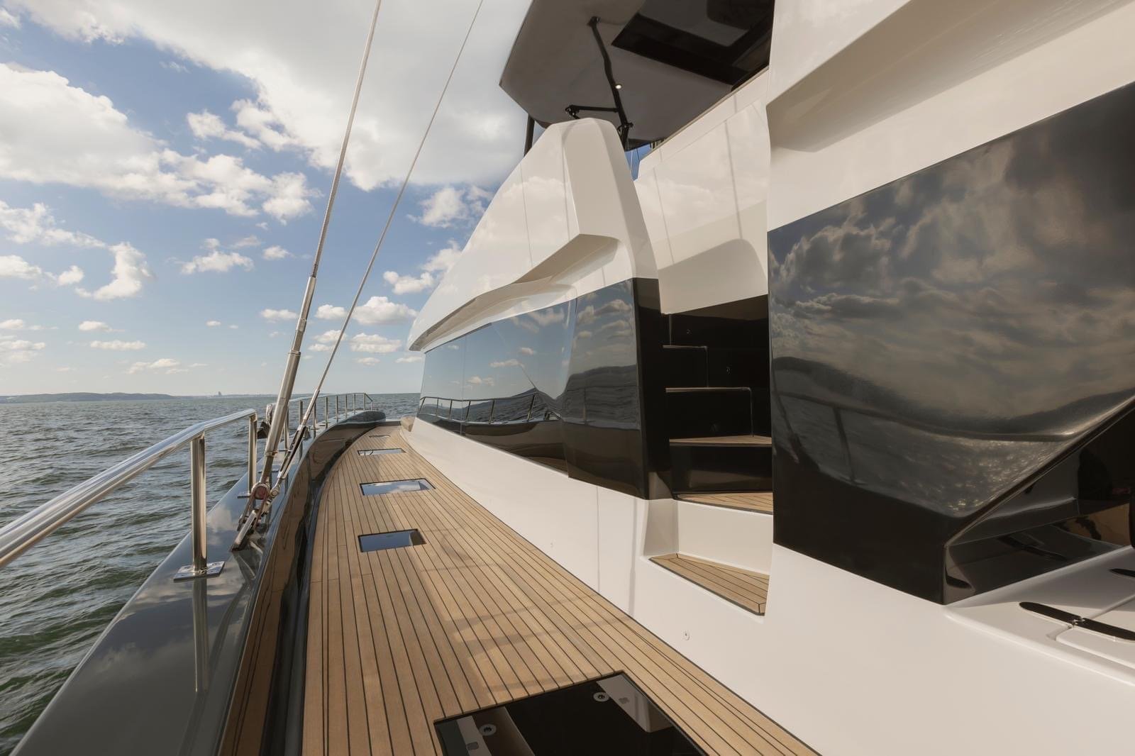 Moonlight - Katamaran içinde Lavrio