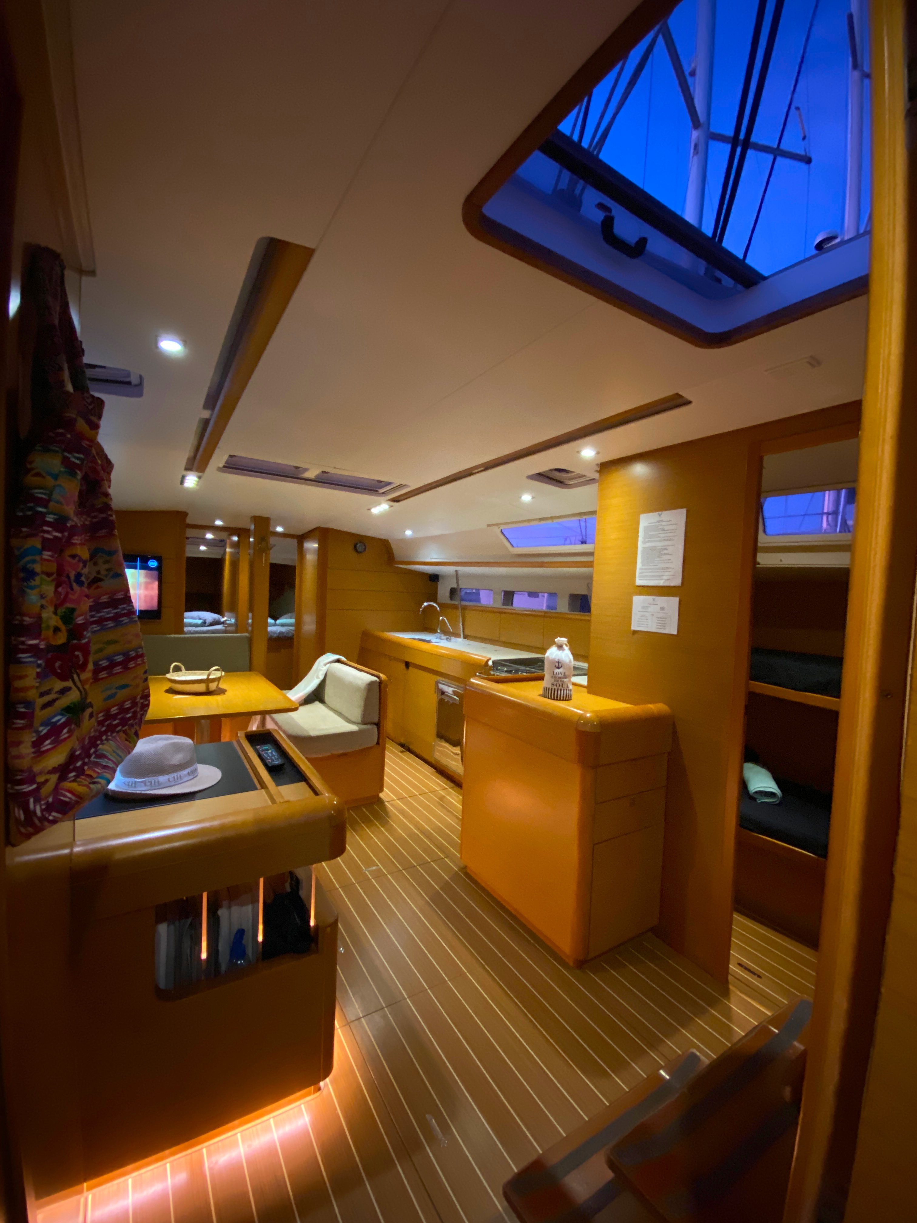 Nuk - Sailboat in València