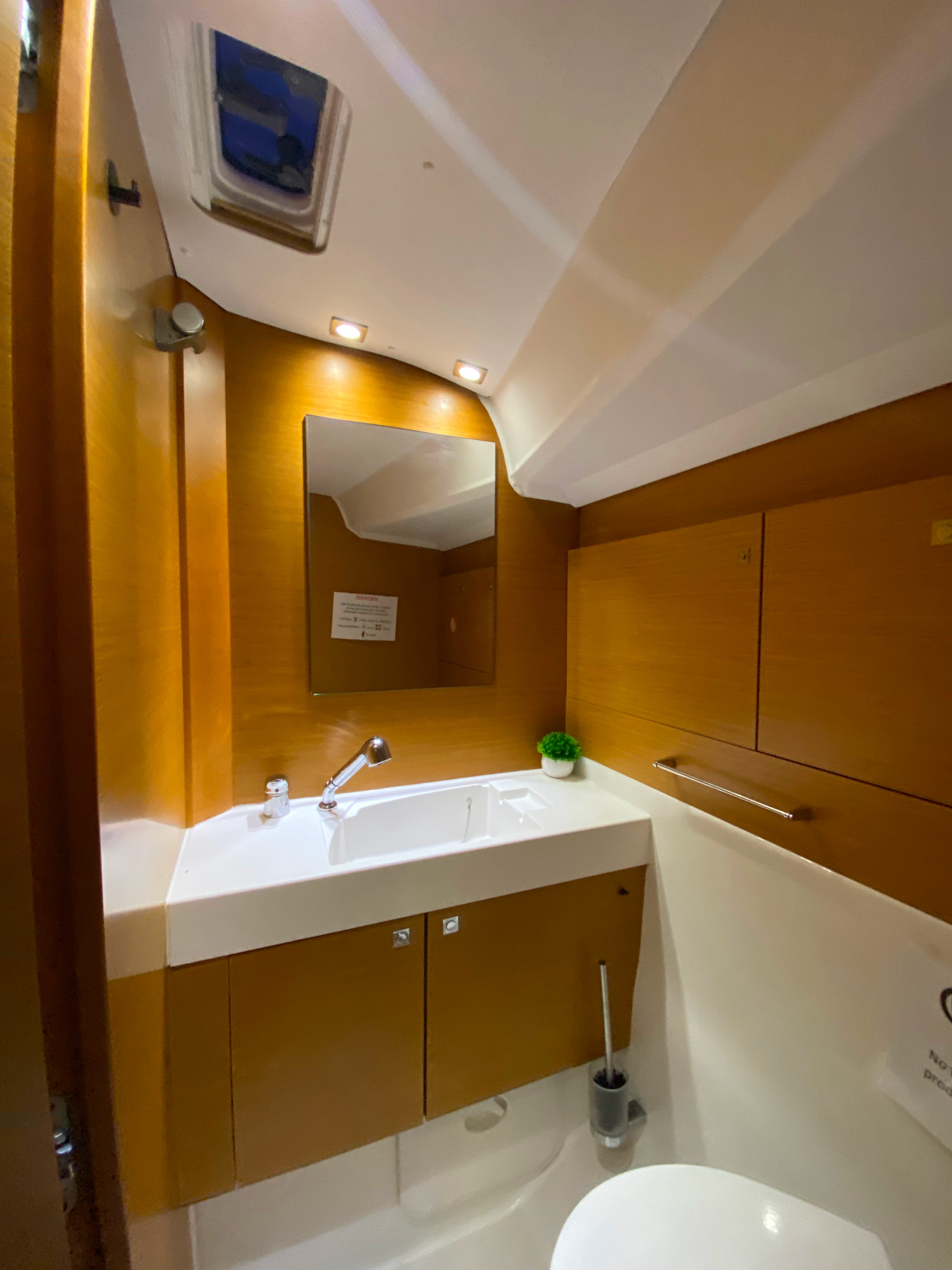 Nuk - Sailboat in València