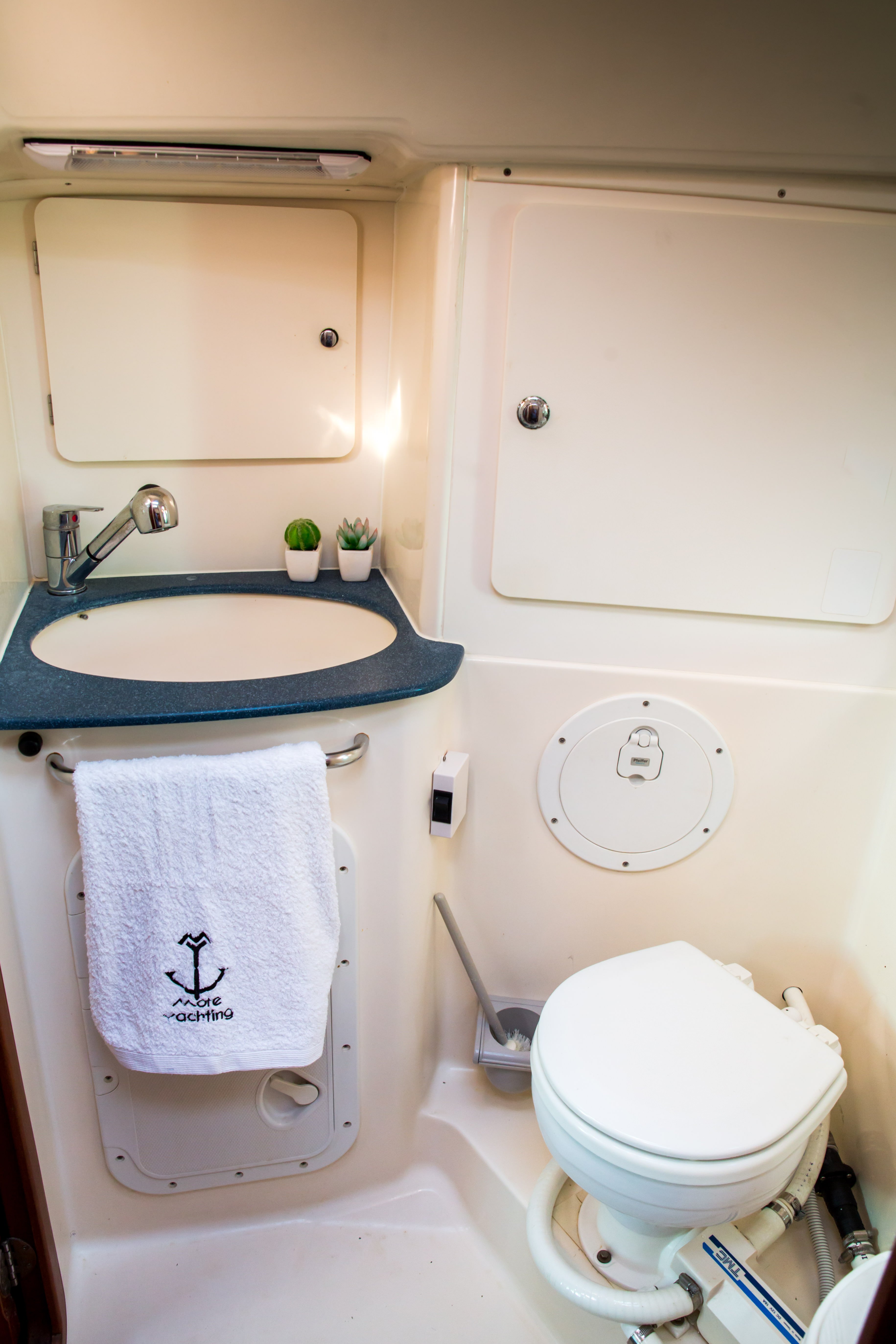 KONSTANTINOS - Sailboat in Nikiana