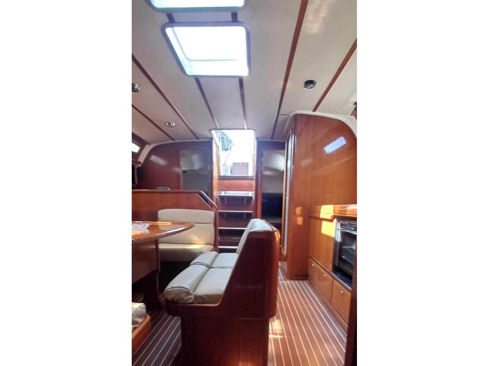 Stilvi - Sailboat in Nikiana