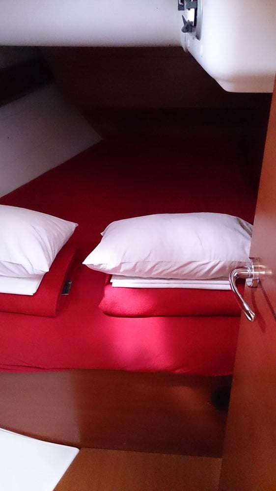 La Digue - Sailboat in Pula