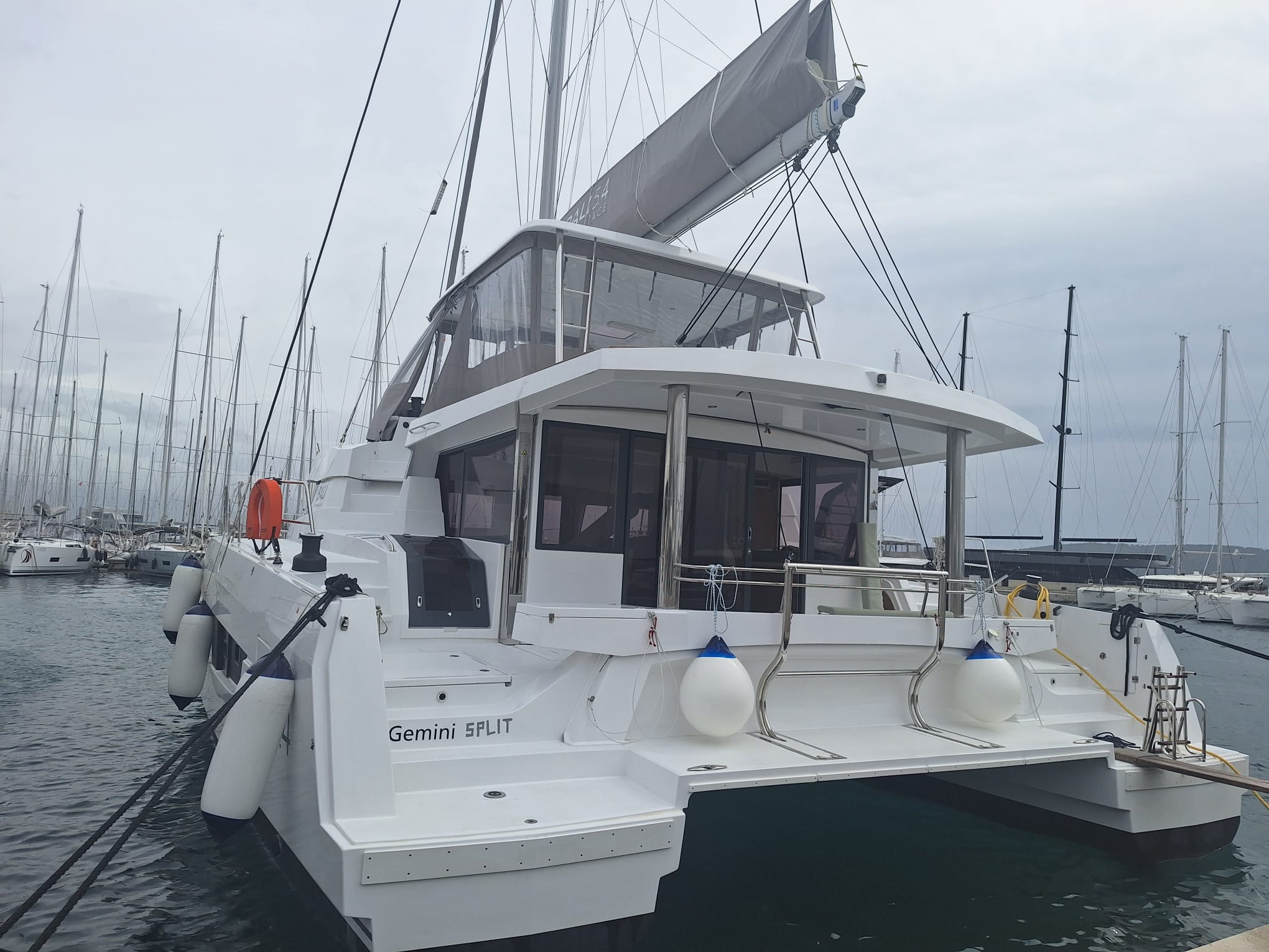 Gemini - Catamaran in Kaštel Gomilica
