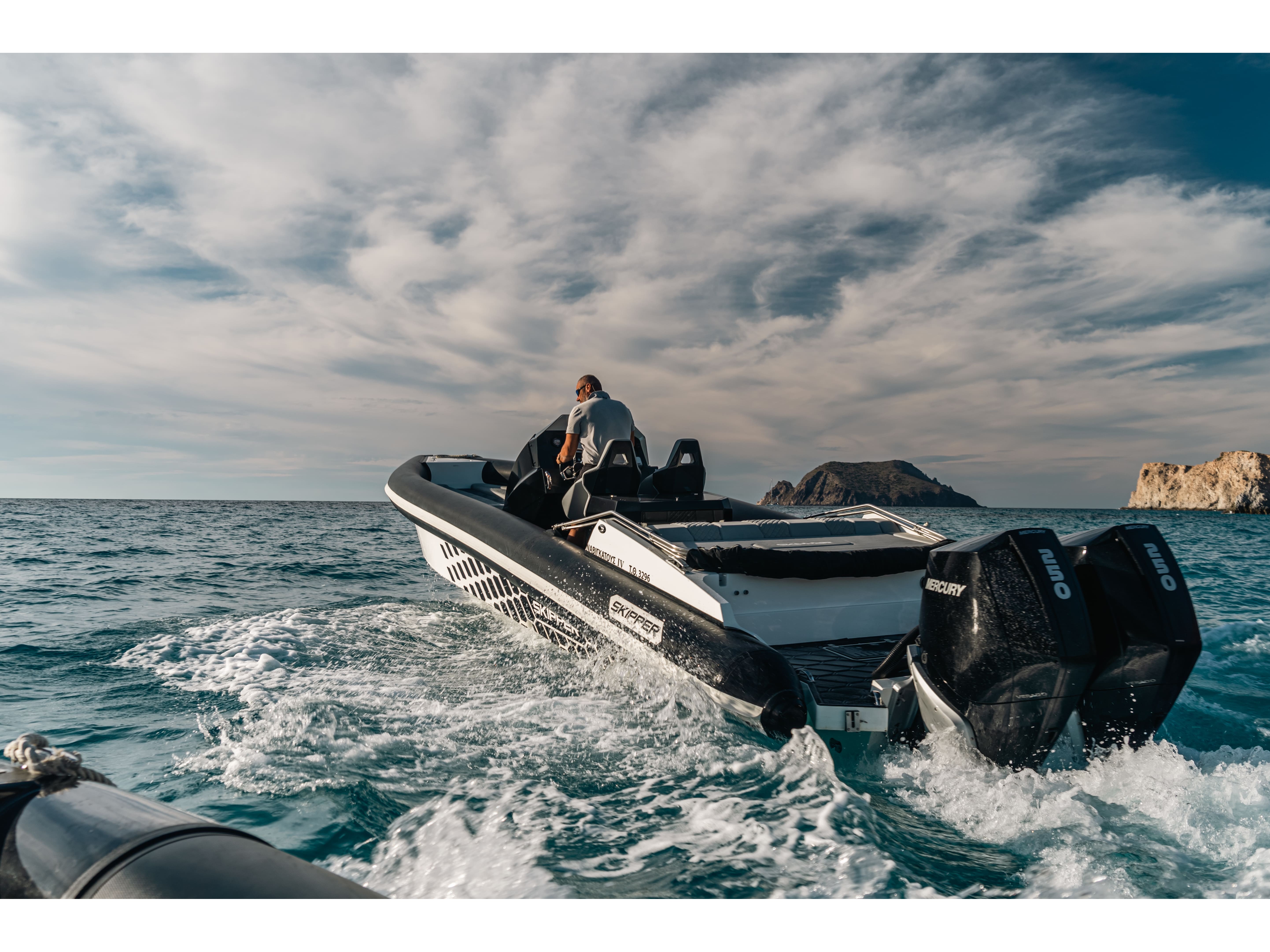 Navigatus IV - Motor Yacht in Adamantas