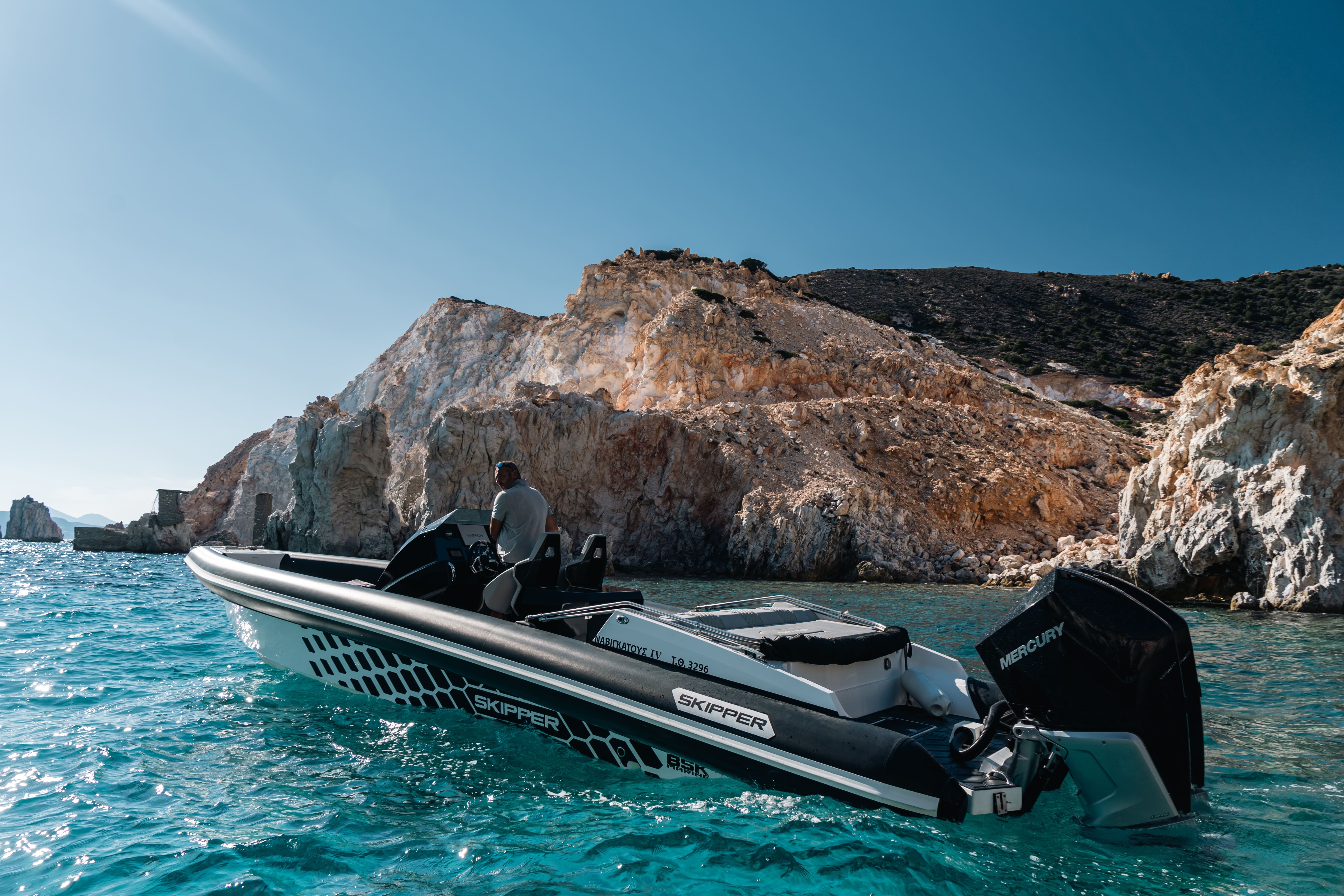 Navigatus IV - Motor Yacht in Adamantas