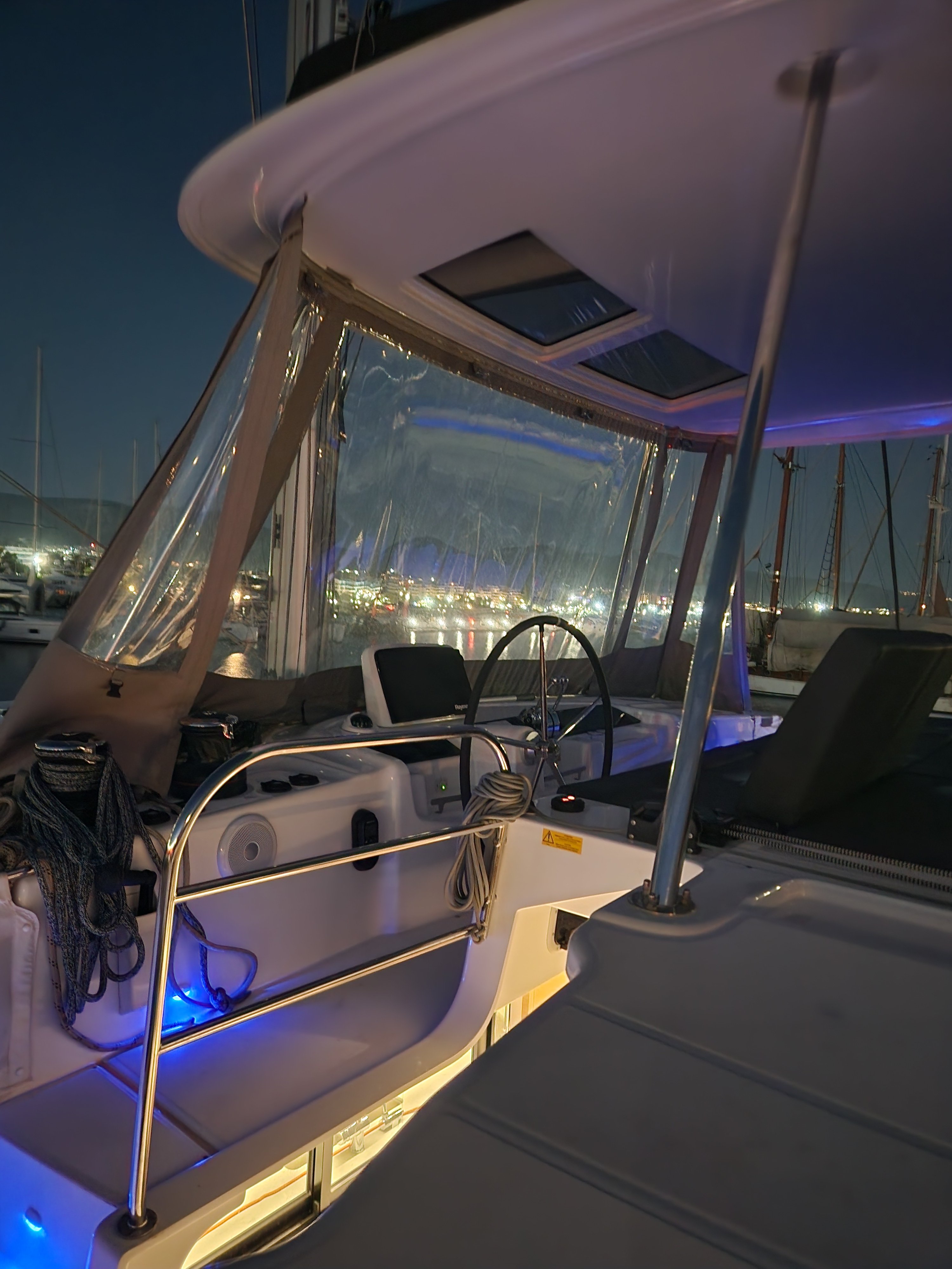 Perla - Catamaran in Alimos