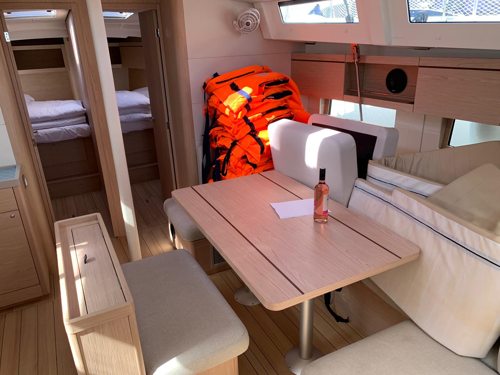 LEVITAN - Yelkenli içinde Bibinje