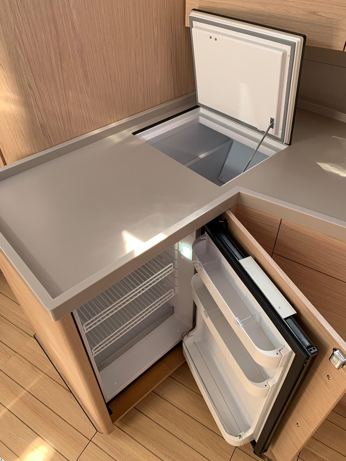 LEVITAN - Yelkenli içinde Bibinje