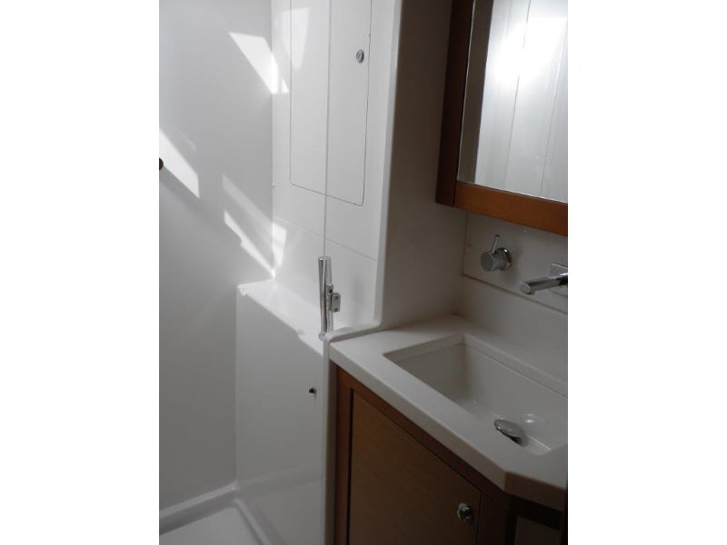 DOUBLE TROUBLE II - Katamaran içinde Bibinje