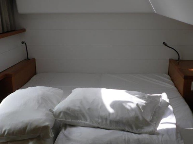 DOUBLE TROUBLE II - Katamaran içinde Bibinje