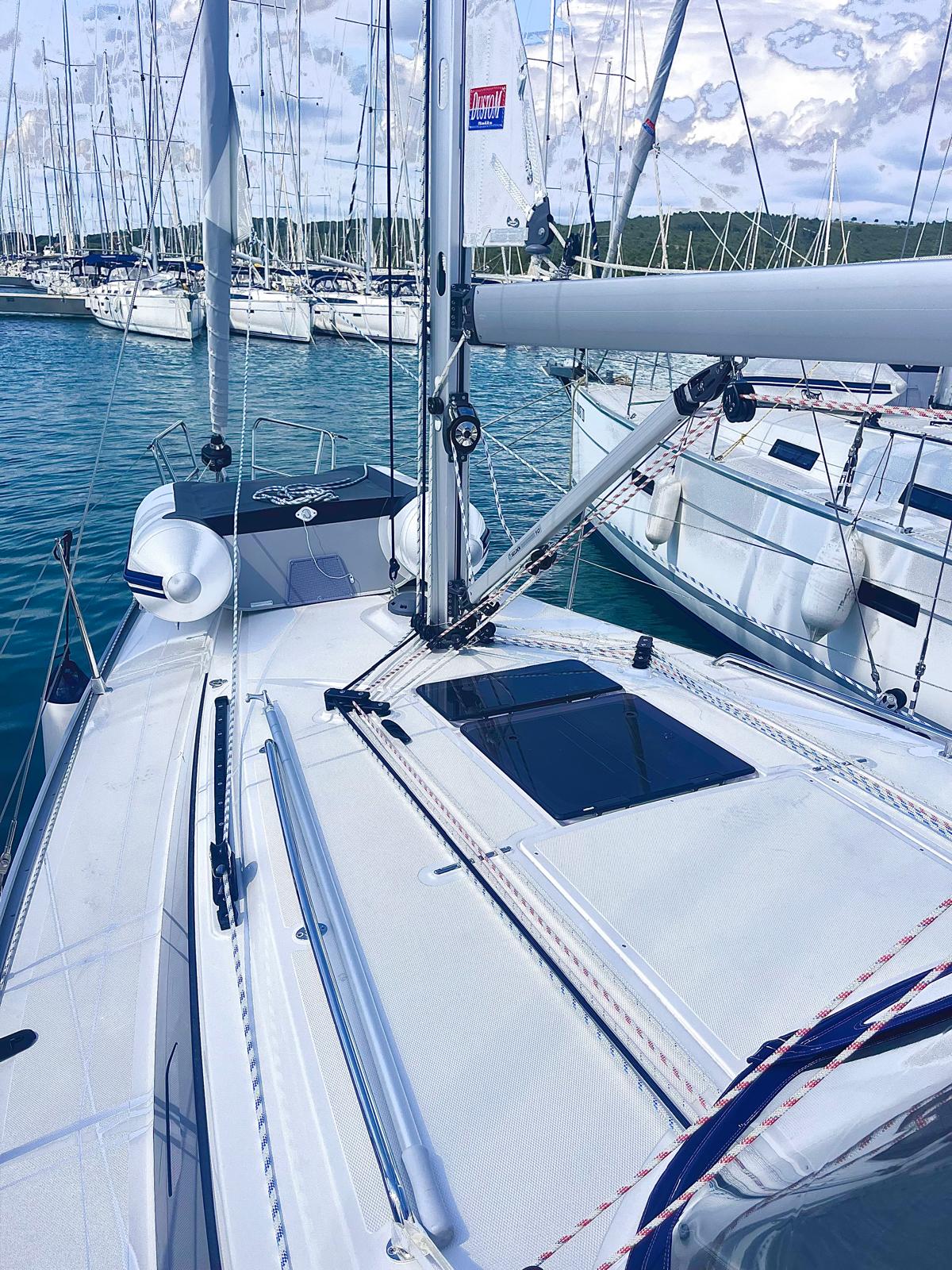 KORA - Yelkenli içinde Bibinje