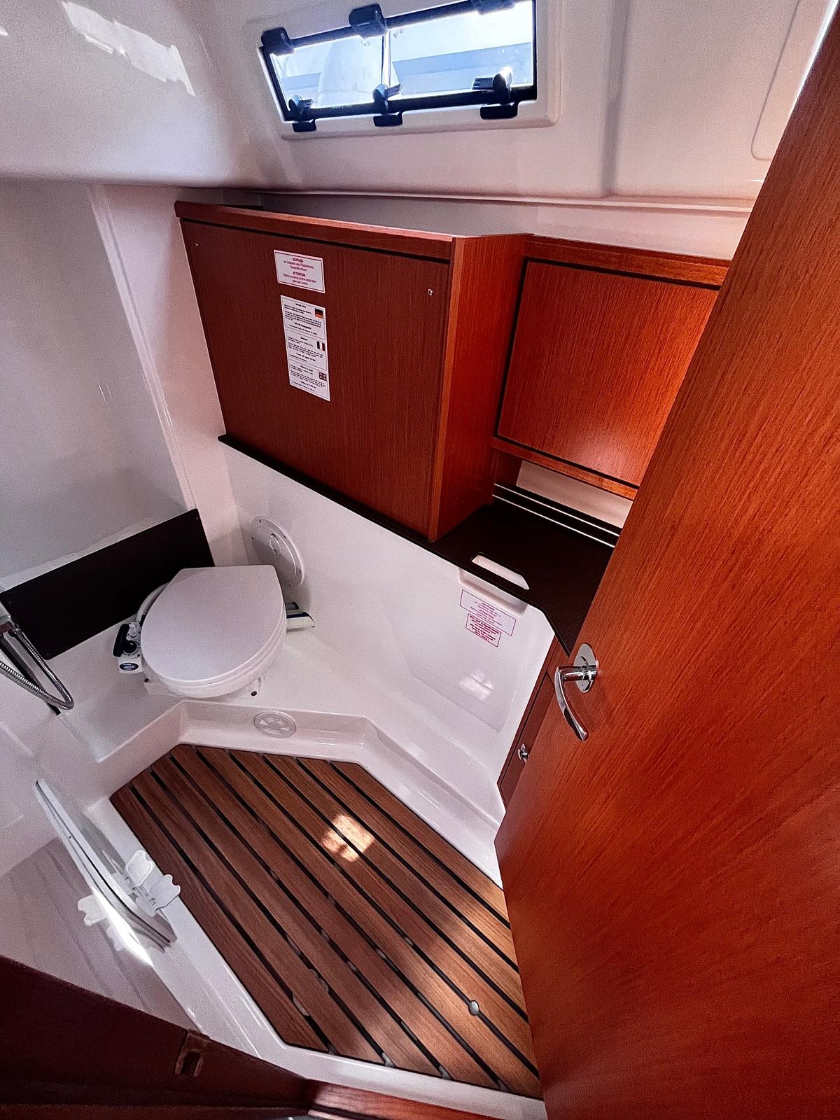 KORA - Yelkenli içinde Bibinje