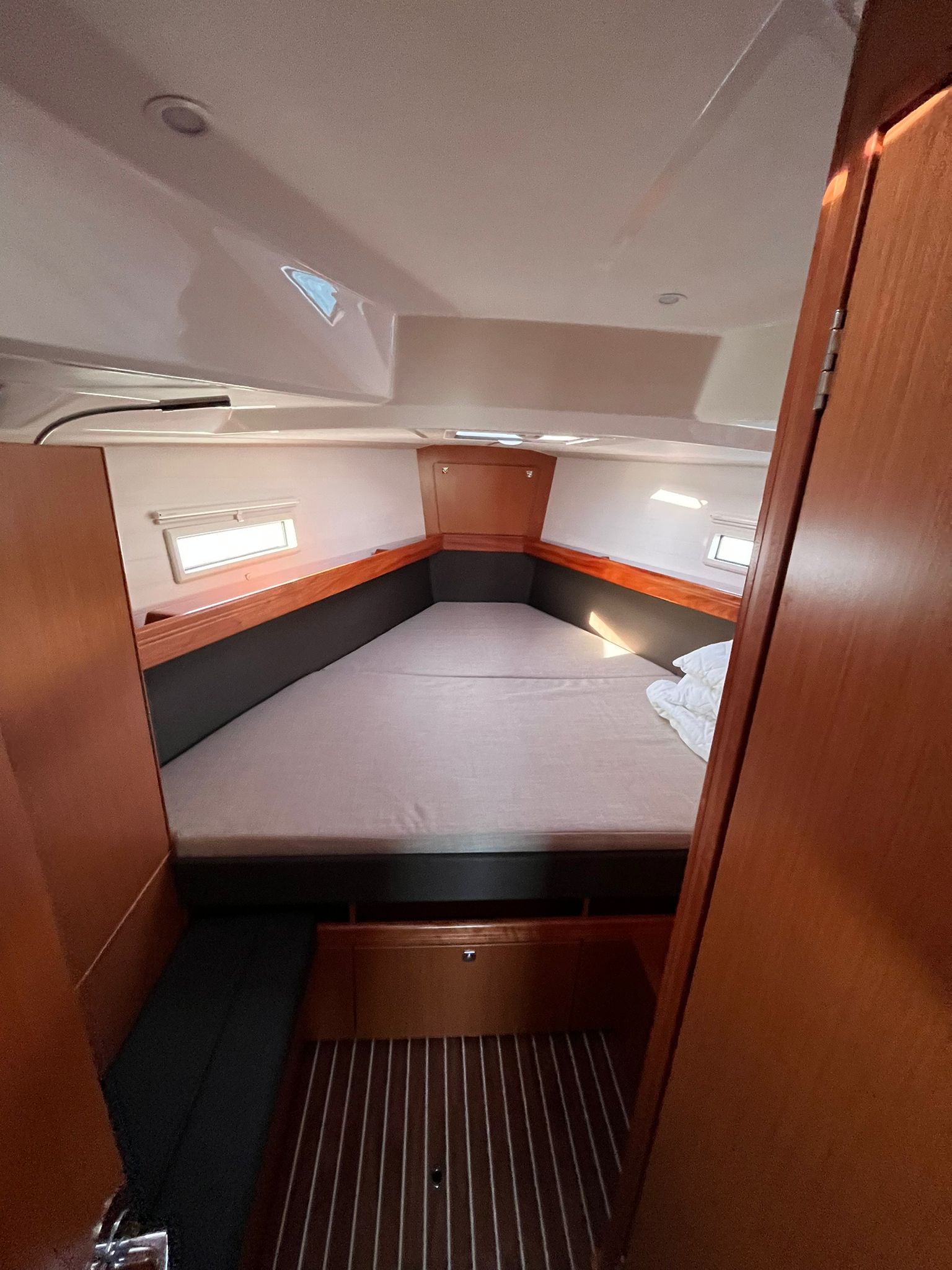 TONKA - Yelkenli içinde Bibinje