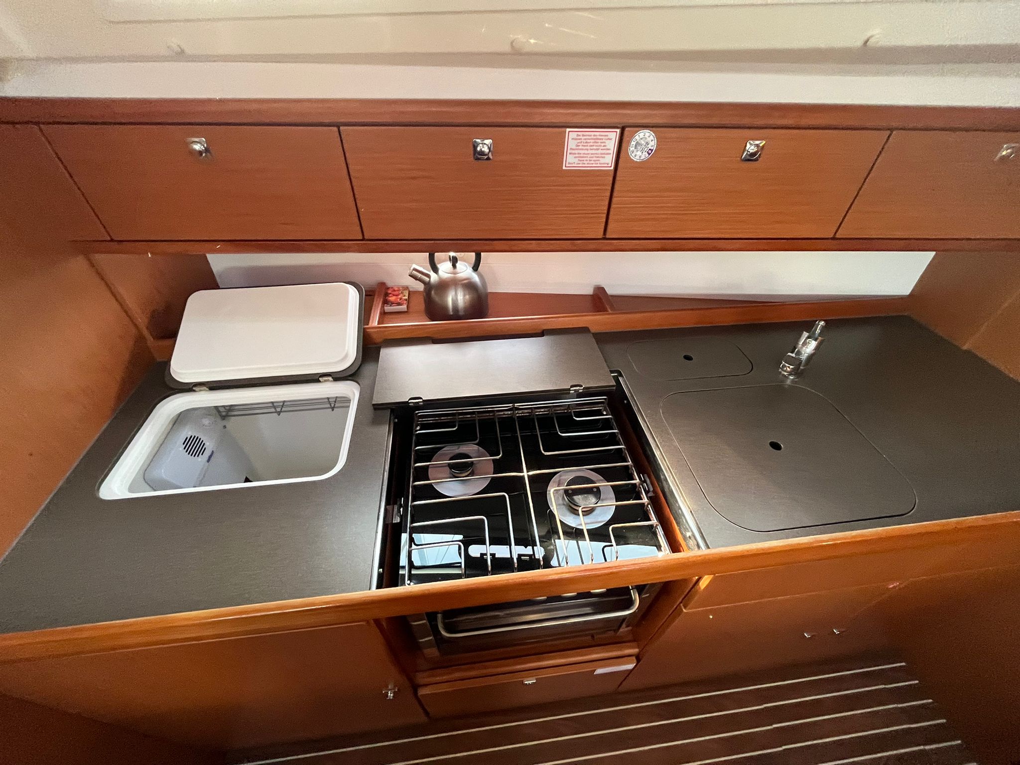 TONKA - Yelkenli içinde Bibinje