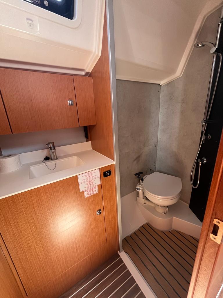 KIRKA - Yelkenli içinde Bibinje