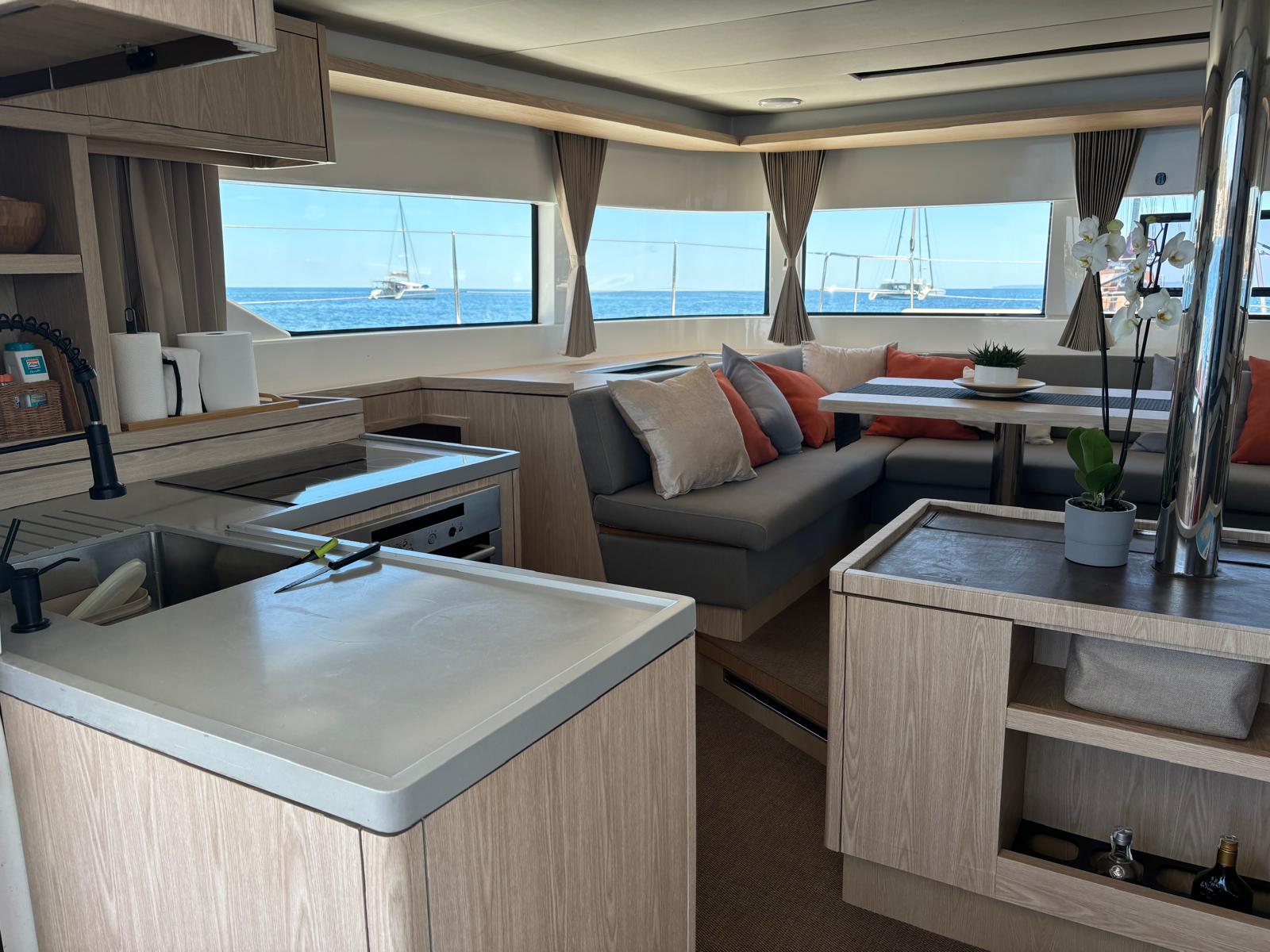 Patagonia - Catamaran in Eivissa