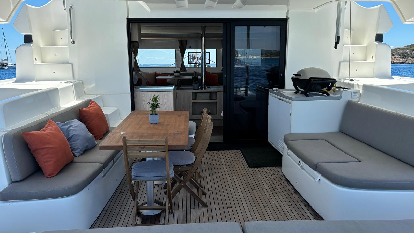 Patagonia - Catamaran in Eivissa