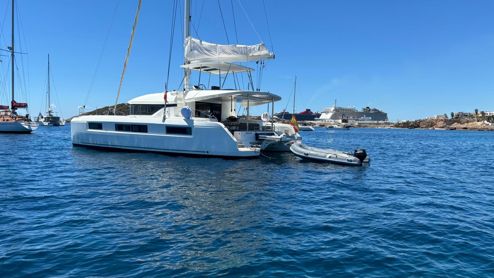 Patagonia - Catamaran in Eivissa