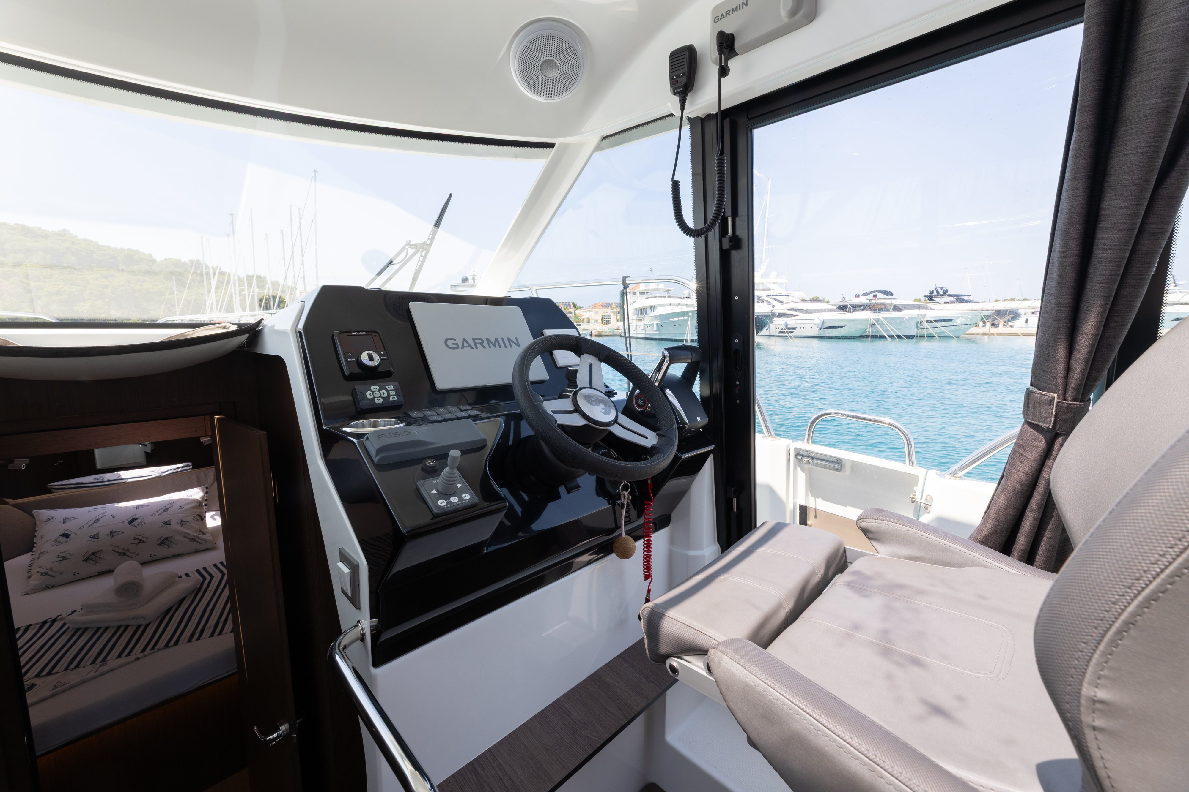 FALCON - Motor Yacht in Rogoznica