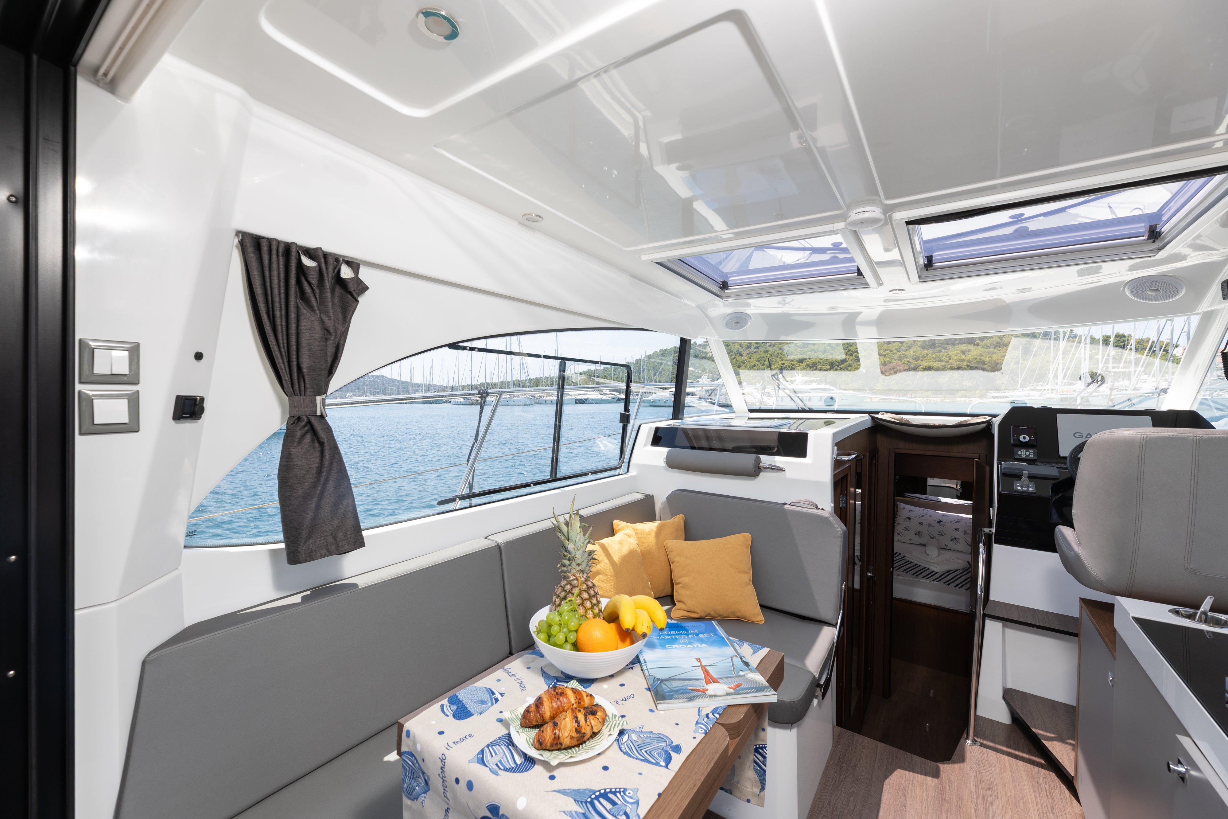 FALCON - Motor Yacht in Rogoznica