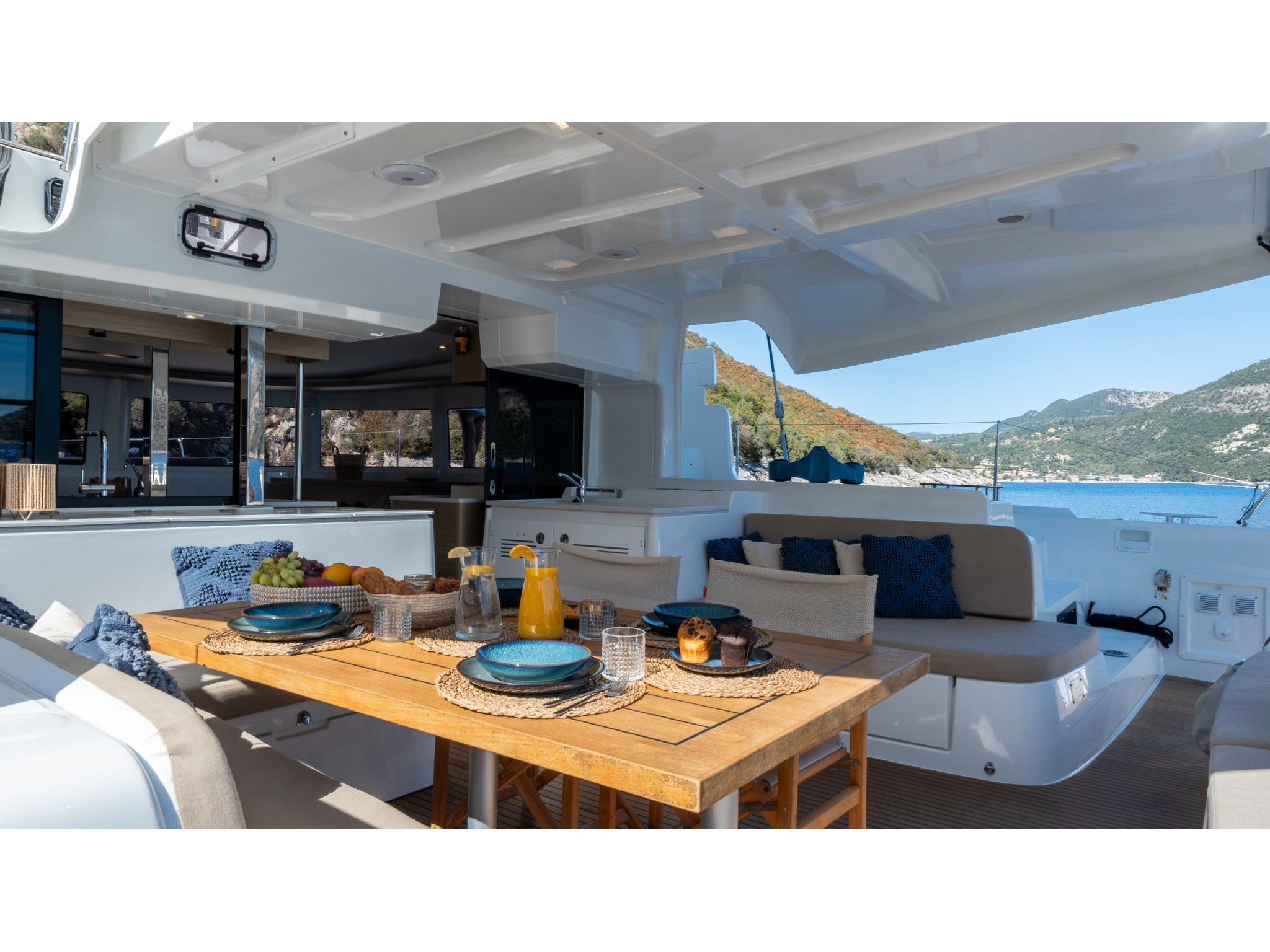 MAESTRO - Katamaran içinde Lefkada