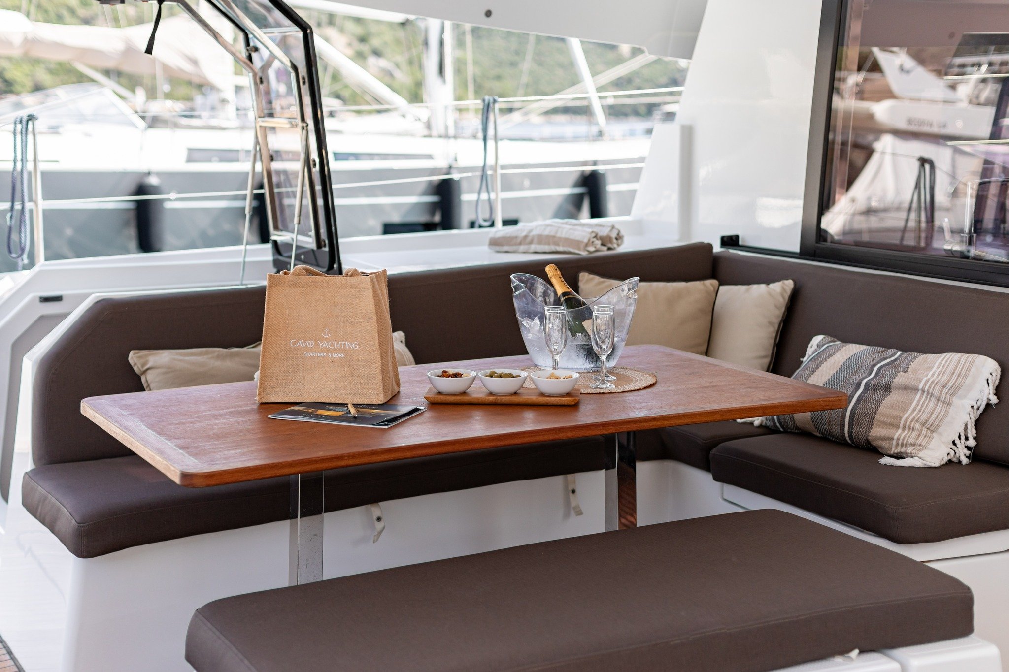 EQUINOX - Katamaran içinde Lefkada