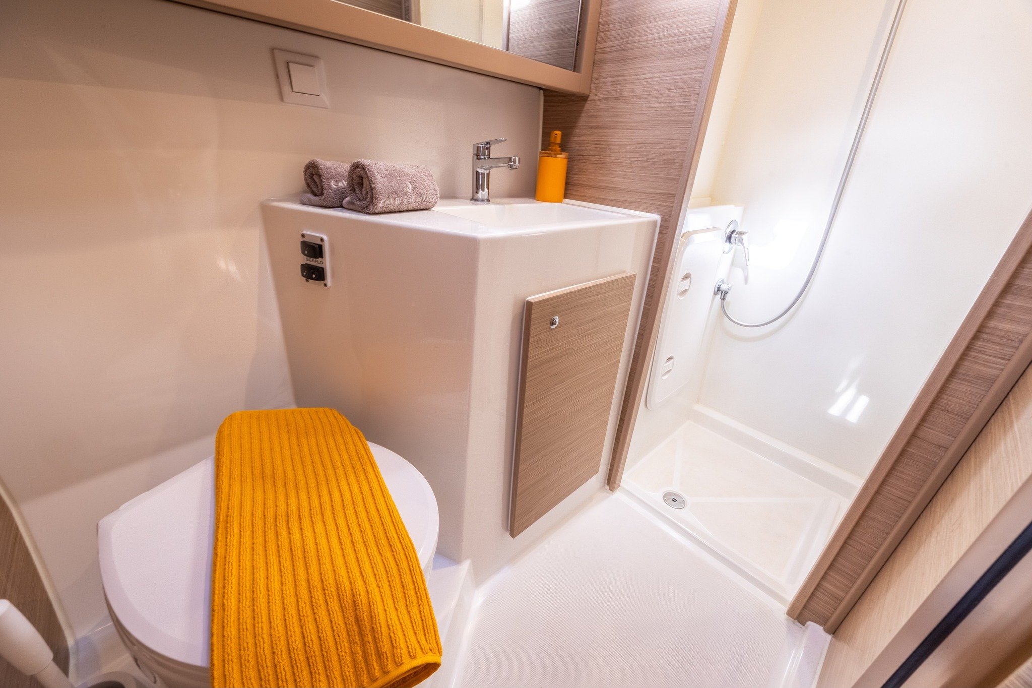 LUNA - Katamaran içinde Lefkada